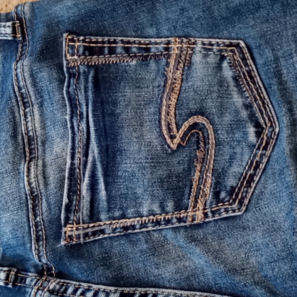 Silver Jeans Suki Capri jeans with cuffs. W28 (00) L22.5 - Picture 3 of 7